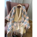 BURBERRY 2025 Fall/Winter Collection 🦙 Little Rich Girl Plaid Fringe Mid-Length Heavyweight Reversible Shearling Cape - Image 3