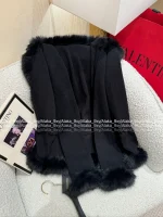 VALENTINO 2025 Fall/Winter Collection 🖤 Fur-Trim Lapel Runway Style Wool Knit Coat for Women - Image 12