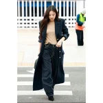 Chanel 2025 Fall/Winter Collection 🔍 Structured Lapel Pocket Wool Long Coat for Women - Image 6