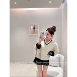 Chanel 2025 Fall/Winter CoCo Neige Ski Collection 🤍 ❄️ Color-Block V-Neck Terry Cuff Pullover Wool Knit Sweater for Women - Image 4