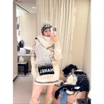 Chanel 2025 Fall/Winter CoCo Neige Ski Collection 🦙 Extra Warm Cashmere/Wool/Silk Blend Knit Beanie 🆚 Scarf - Image 3