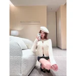 Chanel French Elegance & Heiress Style 🤍 2025 Early Fall/Winter Collection Artisan Chunky Knit Pearl Button Cardigan for Women - Image 7