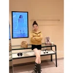 BURBERRY 2025 Fall/Winter Collection 💛 Classic Quilted Hooded Pocket Cropped Puffer Jacket for Petite Women - Image 4