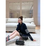 THOM BROWNE 2025 Early Fall/Winter Collection 👧 Peter Pan Collar Classic Four-Stripe Quilted Button Puffer Coat for Women - Image 8