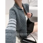 THOM BROWNE 2025 Early Fall/Winter Collection 👧 Peter Pan Collar Classic Four-Stripe Quilted Button Puffer Coat for Women - Image 7