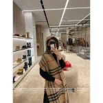 BURBERRY 2025 Fall/Winter Collection 🧣 Classic Plaid Fringe Chain-Tassel Cape Scarf - A Must-Have for the Stylish Woman~ Imported Wool & Cashmere Blend Premium Quality - Image 2
