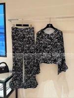 Chanel 2025 Fall/Winter Collection 🖤 Heavyweight Water-Soluble Lace Flared Cuff Metal Button Blazer / High-Waist Flared Pants for Women