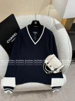 Chanel 2025 Fall/Winter CoCo Neige Ski Collection 🤍 ❄️ Color-Block V-Neck Terry Cuff Pullover Wool Knit Sweater for Women - Image 7