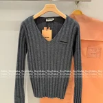 miumiu 2025 Early Fall/Winter Collection 🆕 V-Neck Ribbed Gray Tones Versatile Wool Knit Sweater 🐑 100% Imported Wool