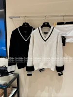 Chanel 2025 Fall/Winter CoCo Neige Ski Collection 🤍 ❄️ Color-Block V-Neck Terry Cuff Pullover Wool Knit Sweater for Women