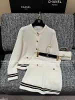 Chanel 2025 Fall/Winter CoCo Neigh Ski Collection 🤍 Teddy Cream Faux Fur Round Neck Kashmir Cashmere/Silk Cardigan & Midi Skirt for Women - Image 22