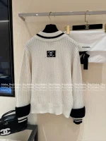 Chanel 2025 Fall/Winter CoCo Neige Ski Collection 🤍 ❄️ Color-Block V-Neck Terry Cuff Pullover Wool Knit Sweater for Women - Image 13