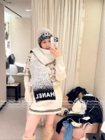 Chanel 2025 Fall/Winter CoCo Neige Ski Collection 🦙 Extra Warm Cashmere/Wool/Silk Blend Knit Beanie 🆚 Scarf - Image 24