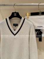 Chanel 2025 Fall/Winter CoCo Neige Ski Collection 🤍 ❄️ Color-Block V-Neck Terry Cuff Pullover Wool Knit Sweater for Women - Image 24