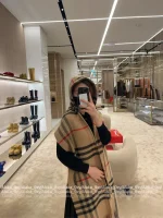 BURBERRY 2025 Fall/Winter Collection 🧣 Classic Plaid Fringe Chain-Tassel Cape Scarf - A Must-Have for the Stylish Woman~ Imported Wool & Cashmere Blend Premium Quality - Image 31