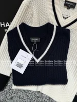 Chanel 2025 Fall/Winter CoCo Neige Ski Collection 🤍 ❄️ Color-Block V-Neck Terry Cuff Pullover Wool Knit Sweater for Women - Image 23